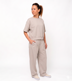 Set Coordinato Minimal Chic: Maglia Boxy e Pantalone Sartoriale Wide-Leg