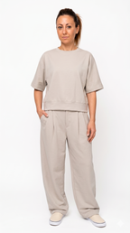 Set Coordinato Minimal Chic: Maglia Boxy e Pantalone Sartoriale Wide-Leg