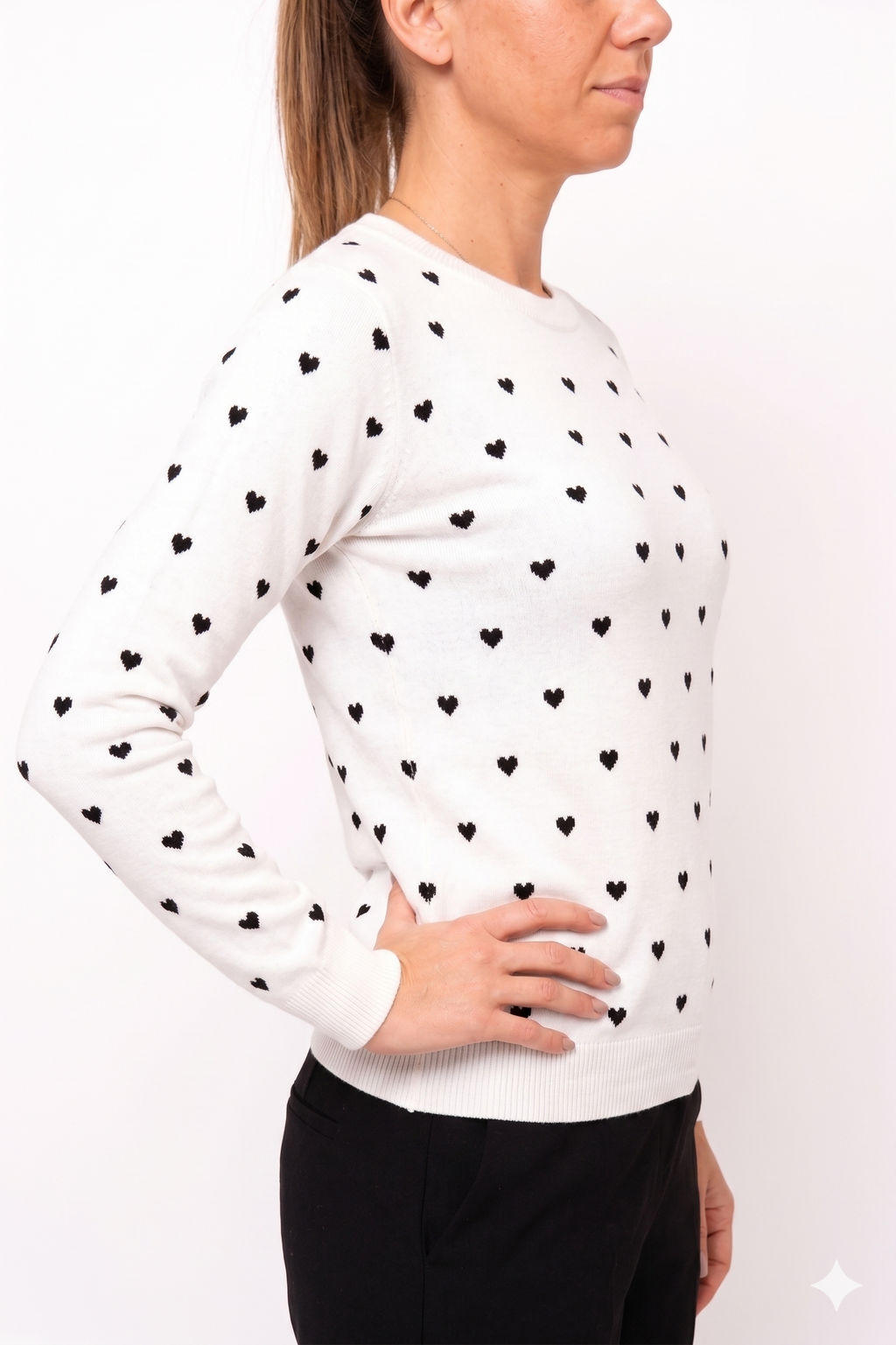 Pullover Girocollo Bianco con Micro-Cuori Neri