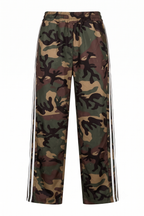 Pantaloni Jogger Camouflage con Bande Laterali Bianche – Urban Style